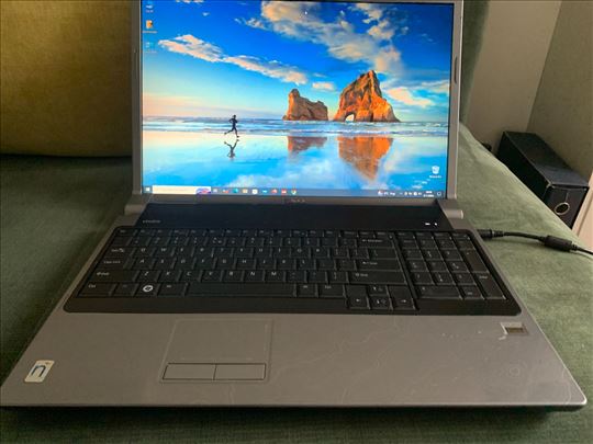 Dell 1735 fullHD 17-ca