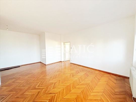 Centar,Kraljice Natalije 85m2,3.5 #4141