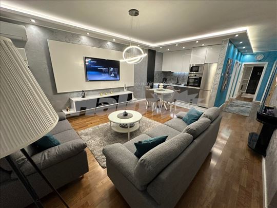 Izdaje se nov putpuno namešten trosoban stan