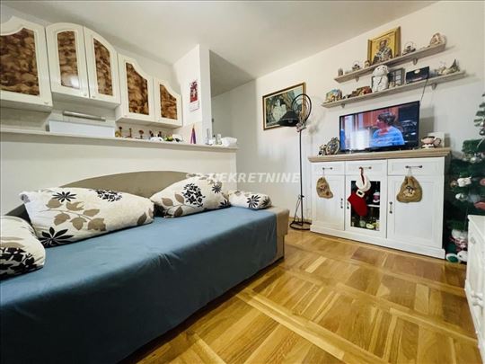 Surčin / ledine - uknjižen stan