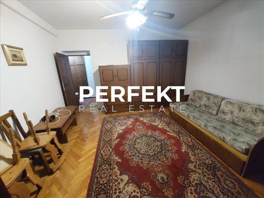 Centar, 50m2 + terasa od 8m2, IV/5, cg, bez lifta