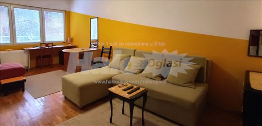 30m2, namešten, odmah useljiv, svetao, udoban.