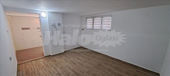 DVE garsonjere PO 20M2 Zemun polje