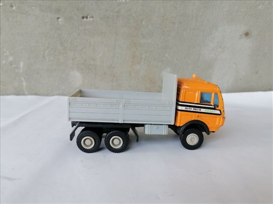 Kamion sa utovarnom površinom Duty Truck Heavy