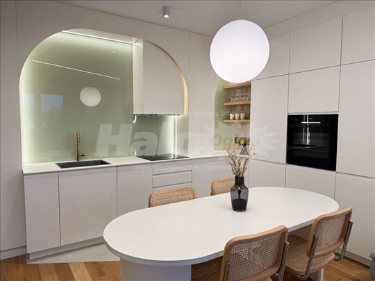 Dizajnerski opremljen 2.0 stan u novogradnji