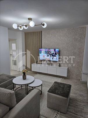 Izdaje se LUX stan u centru grada!