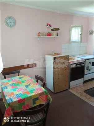 Izdajem dvosoban stan u Prvomajskoj-Zemun