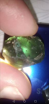 Peridot-Sirov- dragi kamen