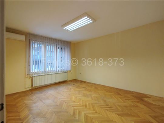 Poslovni prostor za izdavanje, Centar, 70m2, ID 14