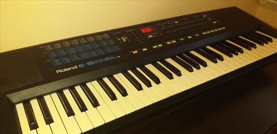 Roland E-15 sintisajzer/aranžer