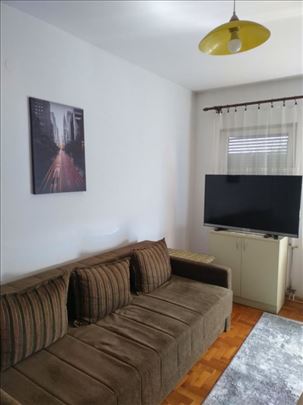 Dvosoban namešten stan u centru