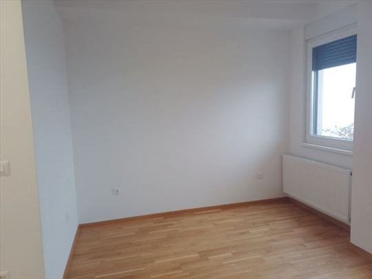 Super stan u novoj zgradi sa garažom, ID 8942