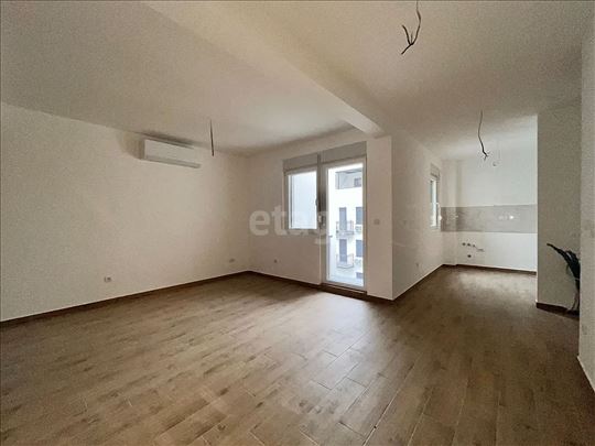 Novogradnja - Cvetkova pijaca - dvoiposoban stan