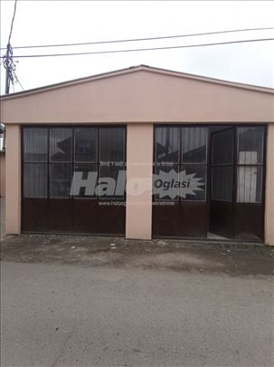 Dve garaže za izdavanje