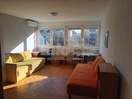 Izdajem stan u Novom Sadu