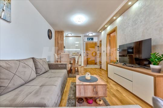 Kompletno opremljen stan u uzem centru