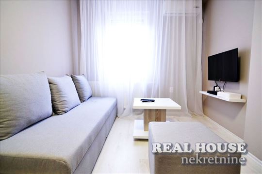 Moderan jednoiposoban stan blizu centra Novog Sada