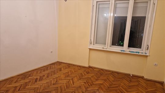 Na samom Bulevaru kod Djerma, sredjen useljiv