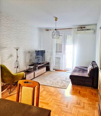 Namešten jednoiposoban stan u naselju Stepa