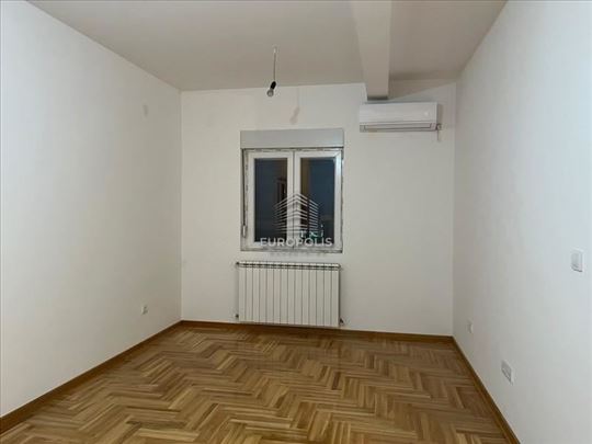 Stara Karaburma, neuseljavan sa garažom ID#6876