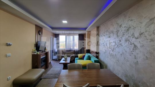 Strogi centar Zlatibor prodaja namesten