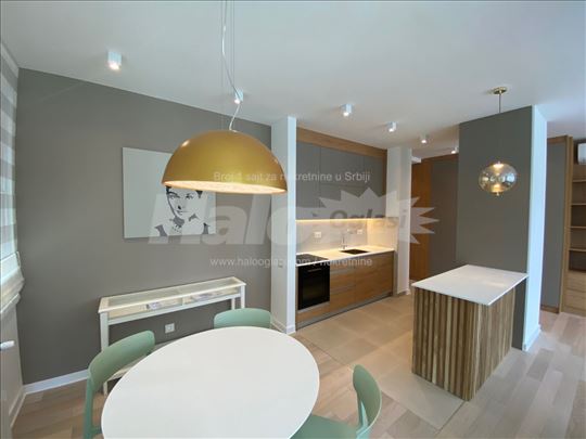 A blok,trosoban,2 garaže 