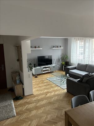 Izdaje se troiposoban stan u centru Niša, 81m2!