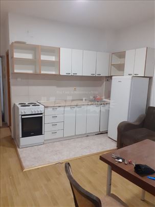 Izdajem stan u Rakovici