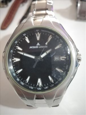 Jacques Lemans sa hronometrom prečnika 43 mm u čel