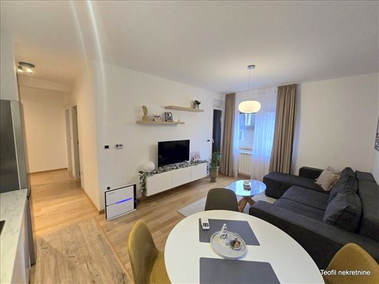 Autokomanda, 3.0, 56(T), namešten, parking mesto