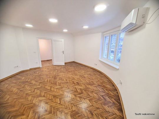 Banovo brdo, renovirano, 40, prazan, useljiv 