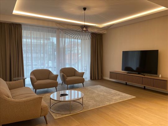 Izuzetan četvorosoban stan na Dorćolu