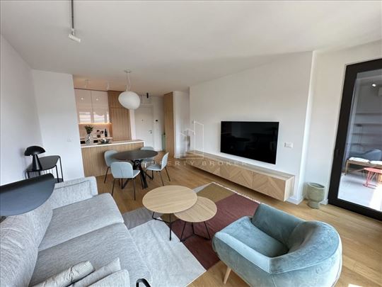 K District, retko u ponudi, odmah useljiv ID#3653