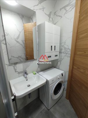 Lux garsonjera - 28m2 - Adamovićevo Naselje 