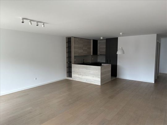 Nov stan na Dorćolu sa  parking mestom