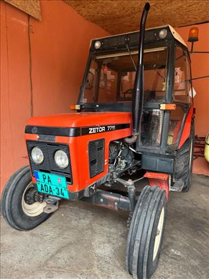 Traktor Zetor 7711