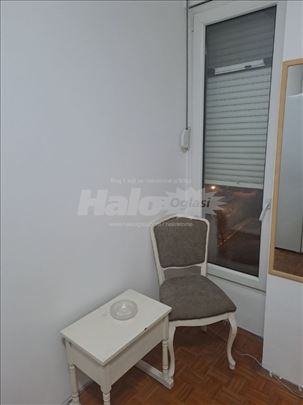 Izdajem sobu ženskoj osobi