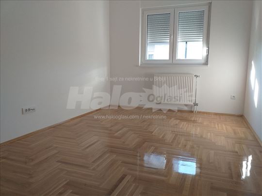 Izdajem trosoban stan 72m2