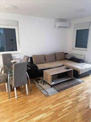 Kompletno namešten 1,5 stan na Ledinama