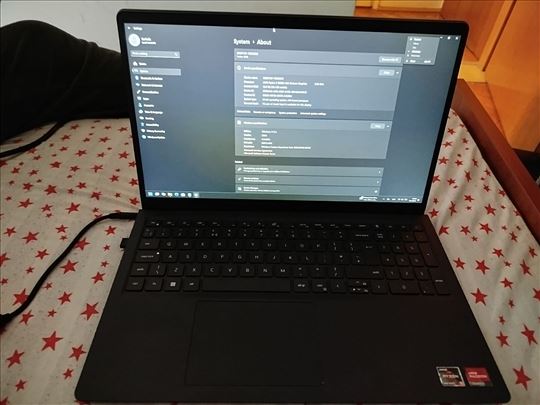 HITNO cena najniza moguca!  Laptop Dell Vostro3525