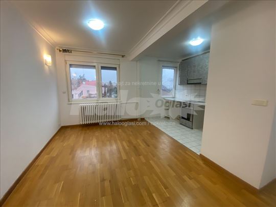 Lux renoviran stan na prvom spratu