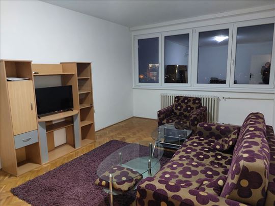 Trosoban stan kod poliklinike