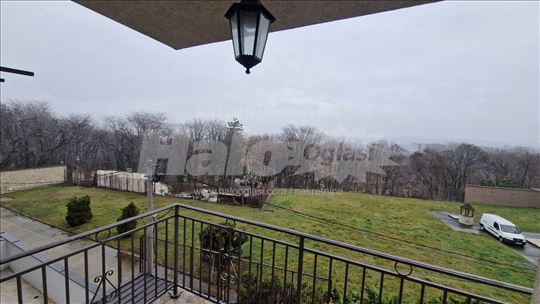 Stan sa lepim pogledom