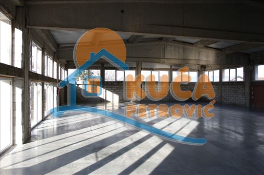Izdaje se poslovni prostor na prvom spratu, 800m2