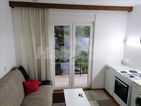 Stan u Resniku sa klimom