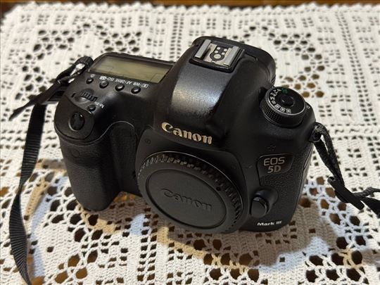 Prodaje se povoljno kamera Canon EOS 5D Mark III 