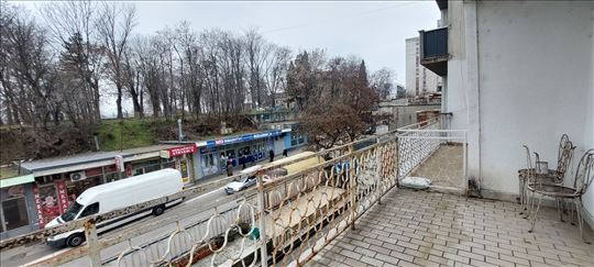 Kuća u centru grada sa dva stana.