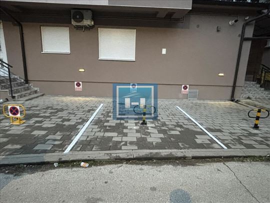 3 Parking Mesta na odličnoj Lokaciji