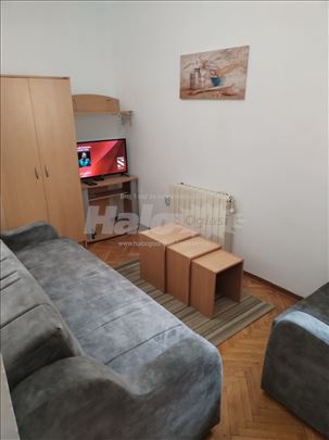 Izdajem, na duže, opremljen stan