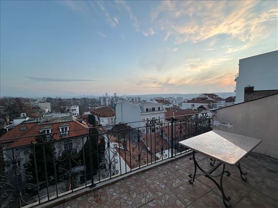 Stan sa sunčanim panoramskim pogledom
